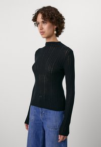 GAP GAP X CULT GAIA SHEER MCKNCK TOP - Stickad tröja - black