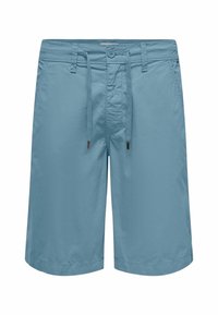 Pantaloni corti azzurri realizzati in tessuto morbido, dotati di una vita con cordoncino, chiusura frontale a bottone e taglio dritto, con tasche laterali.