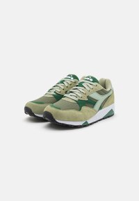 Diadora N902 UNISEX - Trainers - olivine/sage