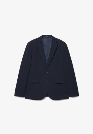Blazer blu navy da uomo con due bottoni, rever con l'apertura a tacca, due tasche frontali con patta e una tasca sul petto, mostrato disteso su sfondo bianco.