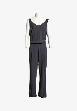 Mouwloze donkergrijze jumpsuit met V-hals en broek met wijde pijpen, getoond op een wit paspop tegen een witte achtergrond.