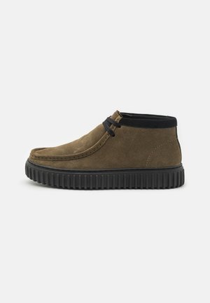 Sportieve veterschoenen - olive
