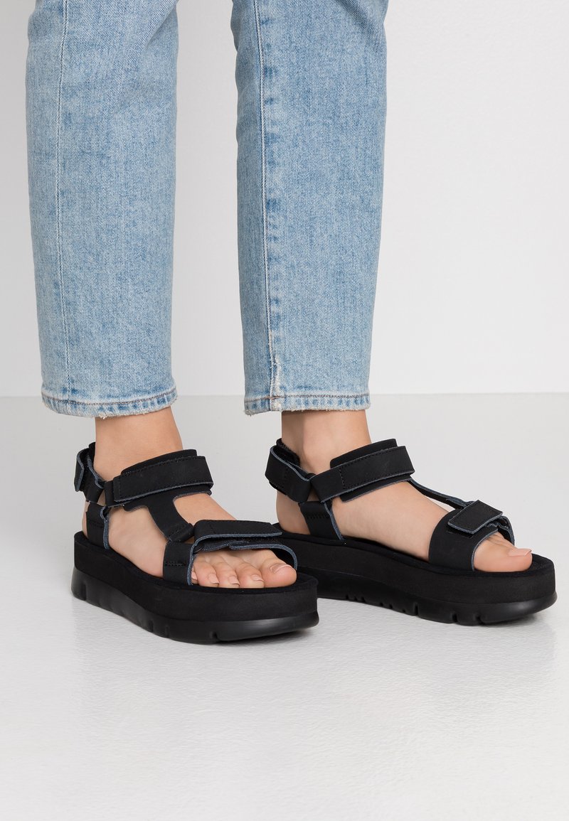 camper oruga up platform sandal