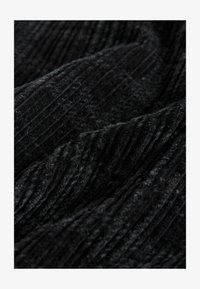 Non selezionato, black