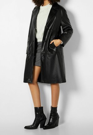 Classic coat - black
