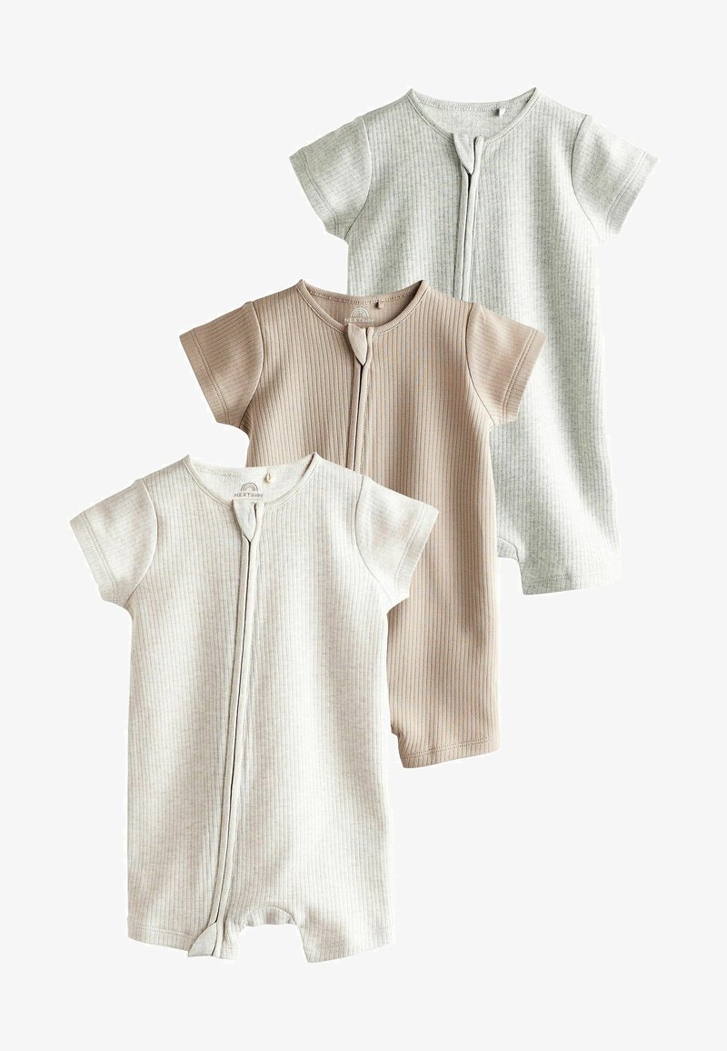 Tre tutine per bambini in tessuto a costine; i colori includono beige chiaro, beige tenue e verde pallido; maniche corte, zip frontali e colli rotondi.