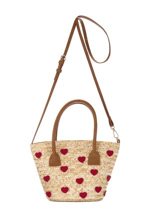 Geweven strohandtas met bruine leren handvatten en verstelbare schouderriem, versierd met verspreide rode hartvormige patches.