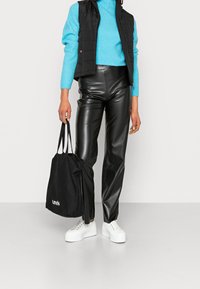 Monki Stickad tröja - blue