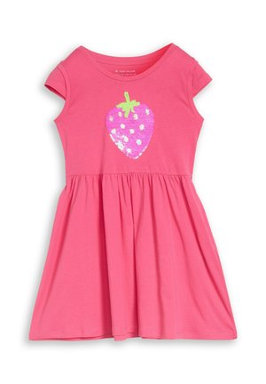 Robe pour enfant rose à manches courtes avec taille froncée et motif fraise en sequins sur la poitrine.