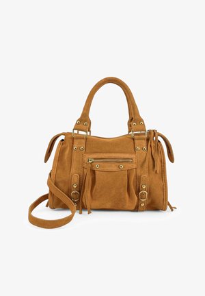 Sac en daim beige avec deux poignées robustes, une bandoulière réglable et des accessoires en métal doré. Comprend une poche zippée à l'avant et des franges sur le côté.