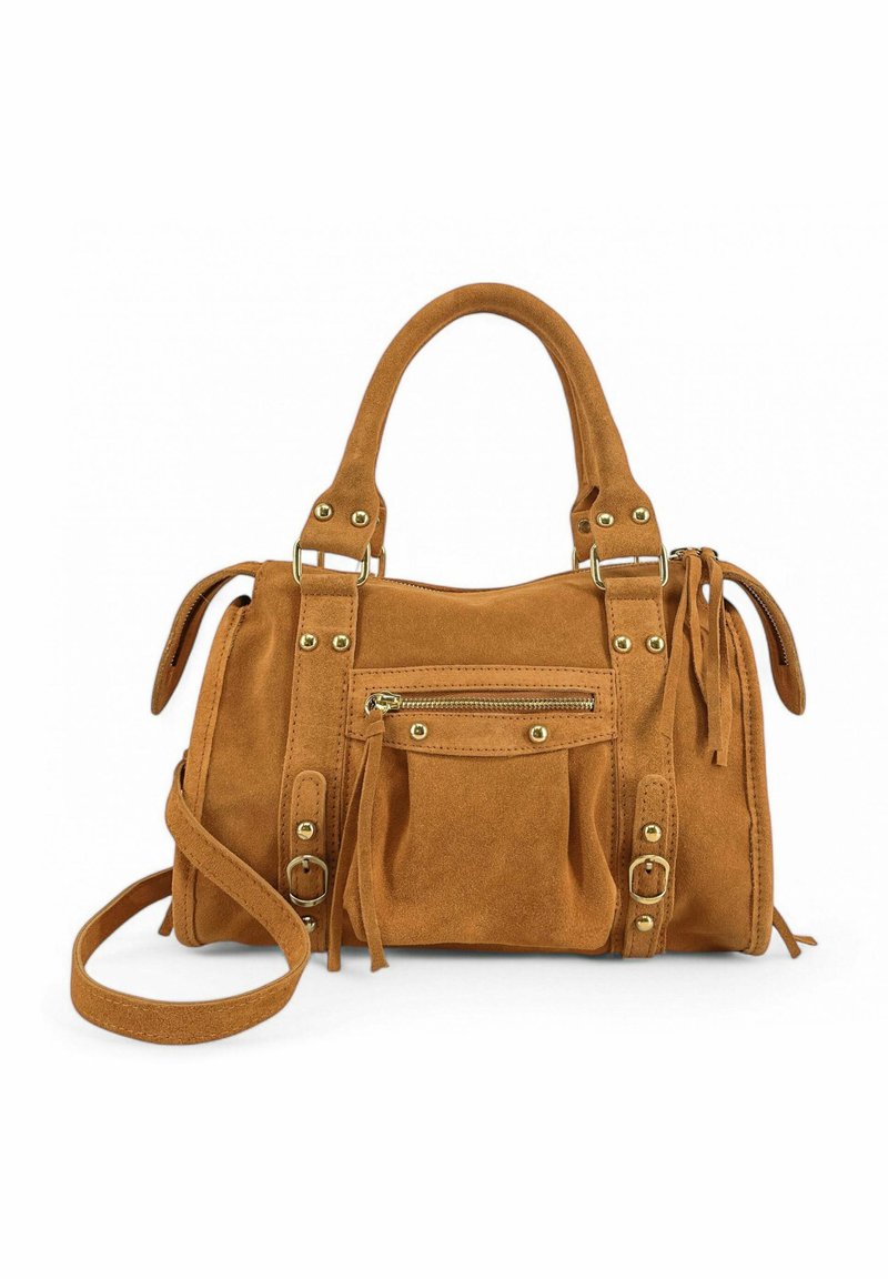 Sac en daim beige avec deux poignées robustes, une bandoulière réglable et des accessoires en métal doré. Comprend une poche zippée à l'avant et des franges sur le côté.