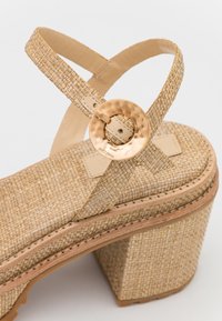 Cult Gaia Sandaletter - beige