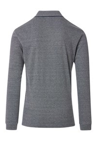 Graues Langarm-Polohemd aus strukturiertem Stoff, mit klassischem Kragen und gesäumten Manschetten. Minimalistisches Design ohne sichtbare Logos.