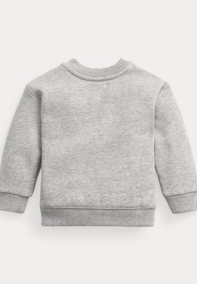 Svetlosivá detská mikina s dlhým rukávom s rebrovanými manžetami, spodným lemom a výstrihom, zobrazená zozadu na bielom pozadí.