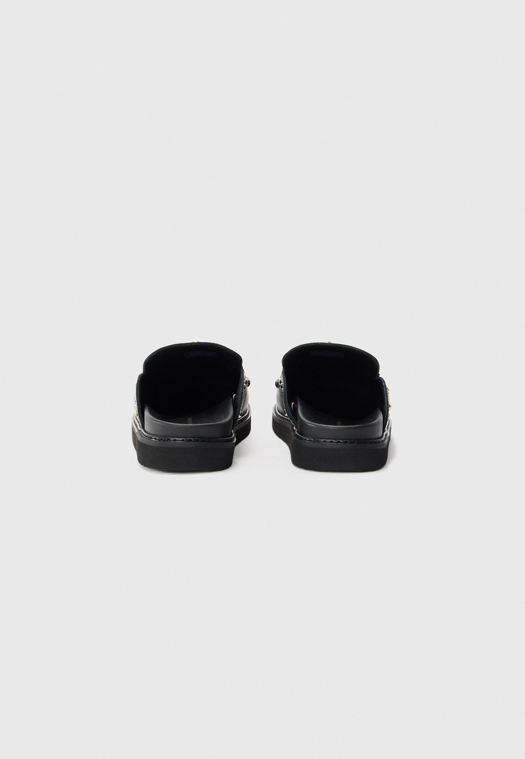 Tommy Hilfiger TH MONOGRAM STUD EMBELLISHED LEATHER MULES - Mules