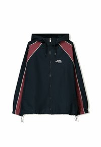 Veste zippée marine avec une capuche, des accents bordeaux et un passepoil blanc. Dispose d'un cordon de réglage à l'ourlet et d'un logo sur la poitrine.