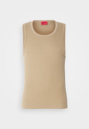 Beige ujjatlan póló ribbed anyagból, kerek nyakkivágással, elöl egy kis, dombornyomott "HUGO" logóval. Ujjatlan.
