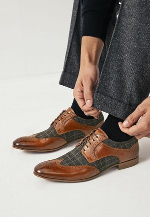 CHECK BROGUE REGULAR FIT - Zapatos con cordones - tan brown