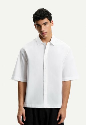 Bershka SHORT SLEEVE BOXY FIT - Camicia - white