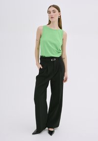 My Essential Wardrobe KATE - Top - irish green