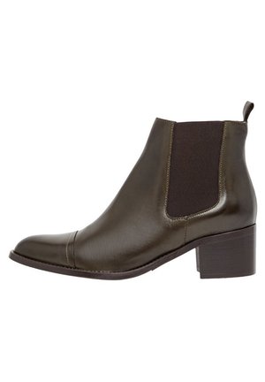 Dunkelbrauner Leder-Stiefelette mit Blockabsatz, elastischem Seiteneinsatz und Zuglasche an der Rückseite, für einfaches Hineinschlüpfen entworfen.