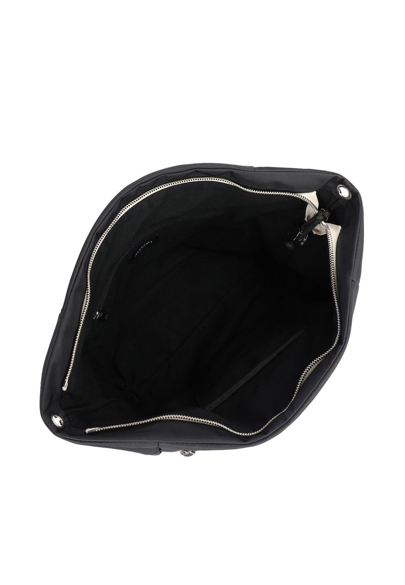 Schwarze Handtasche mit glatter Oberfläche, silbernem Reißverschluss und einem geräumigen Innenraum, der eine einzelne Tasche und eine weiche Stoffauskleidung aufweist.