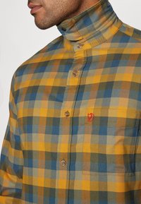 Fjällräven LAPPLAND STRETCH FLANNEL SHIRT M - Košeľa - laurel green/mountain blue