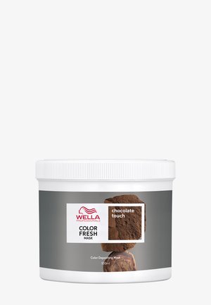 Pojemnik maski Wella Professionals Color Fresh, wariant czekoladowy touch, 500 ml, z brązowym teksturowanym wzorem koloru na etykiecie.