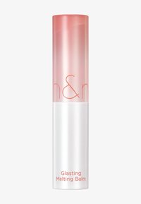 Glasting Melting Balm in einem zylindrischen Behälter mit einem Farbverlauf in Pink und Weiß, mit einer glatten Oberfläche und klarer Markenkennzeichnung in korallenfarbener Schrift.