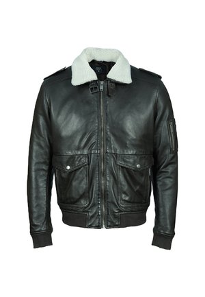 Zwarte leren bomberjack met een witte schapenwollen kraag. Voorzien van twee voorste flapzakken en een ritssluitingzak op de mouw.