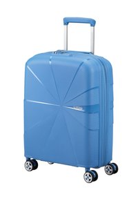 Valigia rigida blu con design testurizzato caratterizzato da scanalature e un motivo a raggi di sole. Manico retrattile e quattro ruote girevoli.