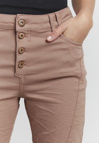 PULZ Shorts - light pink