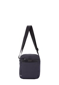 Borsa a tracolla grigio scuro con una superficie liscia, forma rettangolare, cinturino regolabile, scomparto principale con zip e tasca frontale.