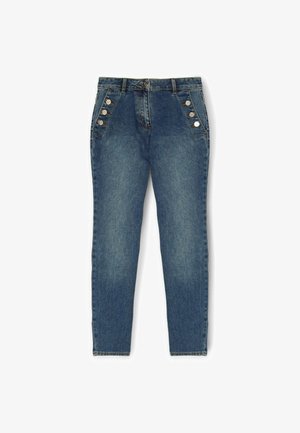 Jasnobłękitne dżinsy o prostym kroju, z pięcioma metalowymi guzikami z boku i subtelnym postarzanym wykończeniem materiału.