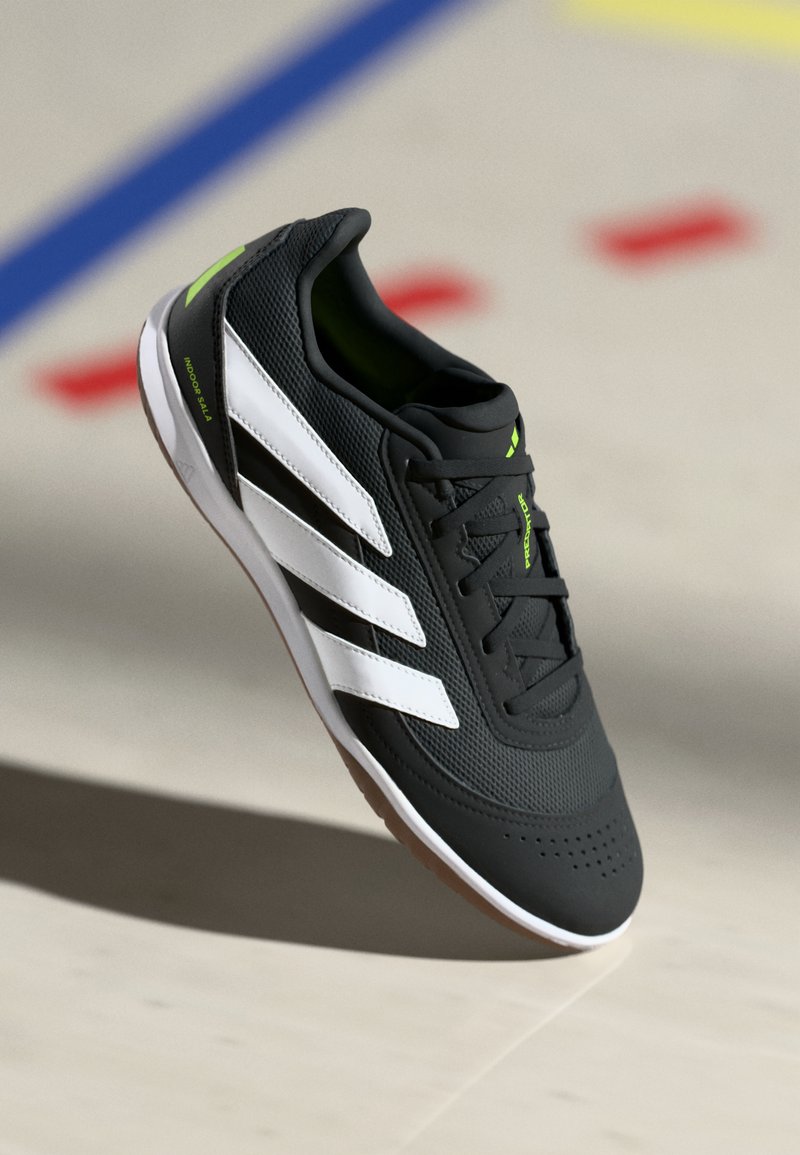 adidas Performance PREDATOR CLUB IN SALA - Dvoranske nogometne kopačke - core black/footwear white/lucid lemon