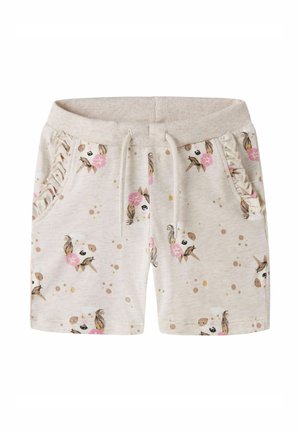 Beige småbarnsshorts med elastisk midje, snorrekjede, rynkede sidelommer og enhjørningansikter med rosa blomster og gullfarget prikker.