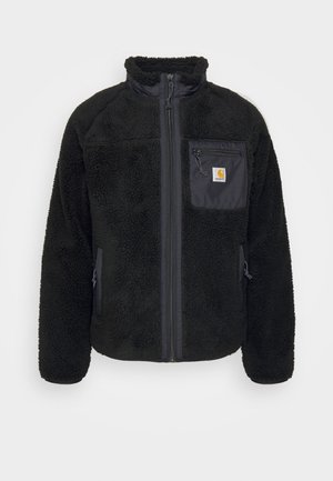 Jachetă din fleece negru cu guler înalt, fermoar frontal și buzunar pe piept. Prezintă o textură moale, buzunare laterale și o mică etichetă cu logo pe buzunar.