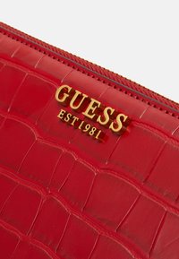 Guess LAUREL LARGE ZIP AROUND - Punge - garnet