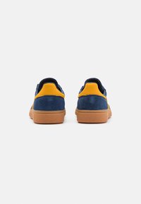 adidas Originals HANDBALL SPEZIAL - Tenisky - night indigo/crew yellow