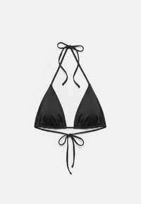 Černý trojúhelníkový horní díl bikin s halterovým krkem a vázacími pásky na zádech položený na bílém pozadí.