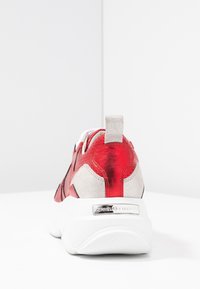 Kennel + Schmenger Trainers - red