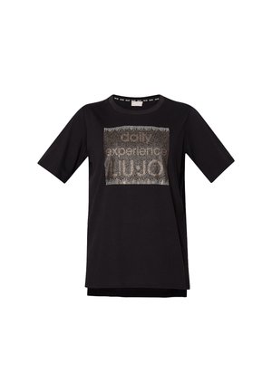 T-shirt nero a maniche corte con stampa grafica metallica al centro, caratterizzata da una finitura testurizzata e un collo rotondo.