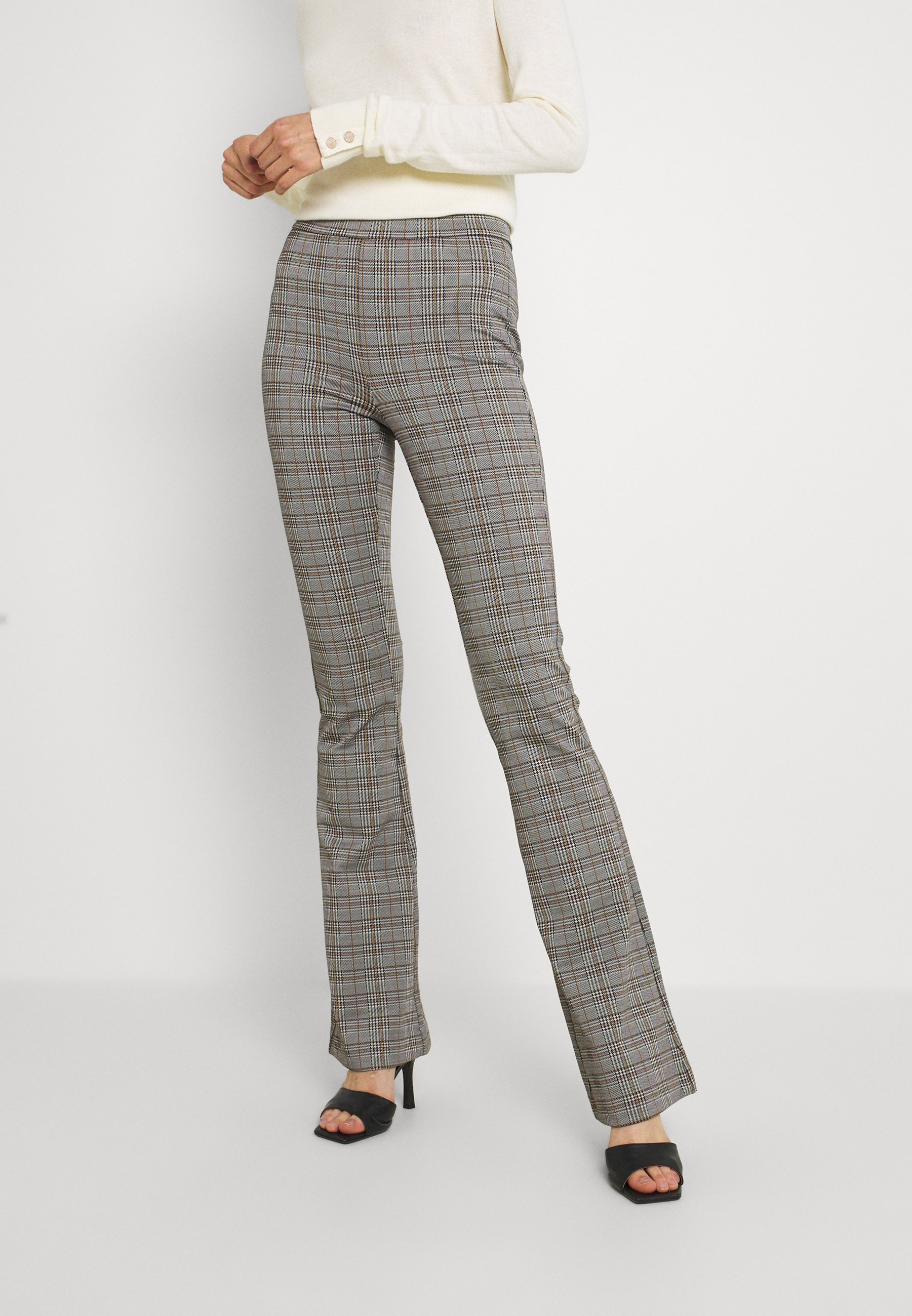 Vero Moda Tall VMKAMMA FLARED CHECK PANT - Broek - black/Grijs - Zalando.nl