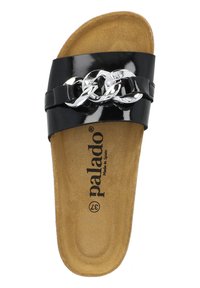 Sandale à glissière en vernis noir avec un accent en chaîne argentée et une semelle rembourrée beige, portant le nom de la marque "palado" imprimé à l'intérieur.