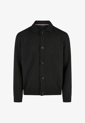 Schwarzer Cardigan aus weichem Material, mit Kragen, sechs Knöpfen auf der Vorderseite sowie gerippten Bündchen und Saum.