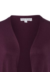 Bordeauxfarbener Cardigan aus weichem Strickmaterial. Er hat einen V-Ausschnitt und ein offenes Design, ideal zum Schichten. Das Etikett lautet "Marie Lund", Größe S.