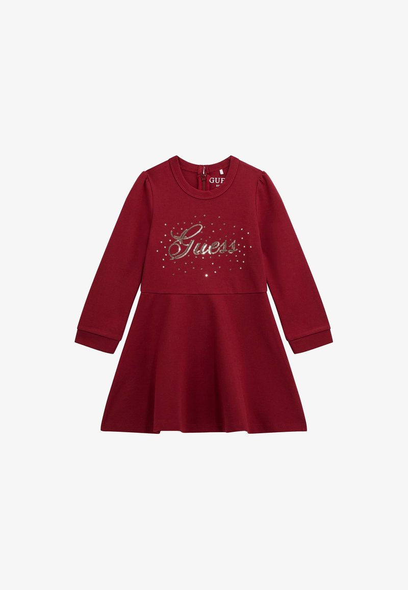 Abito lungo a maniche per bambina in bordeaux con gonna svasata, scollatura rotonda, chiusura con zip sul retro e logo "Guess" abbellito con strass sul petto.