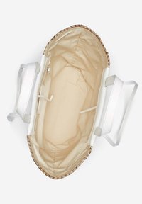 Sac fourre-tout en paille tissée ouvert, avec un intérieur en tissu beige et des poignées en cuir blanc ainsi qu'un bord sur les côtés, vu d'en haut.