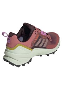 adidas Performance TERREX SWIFT R3 GORE-TEX® HIKING - Hikingschuh - red/oxide/pulse lilac
