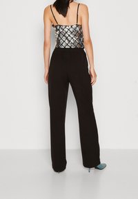 Vero Moda Tygbyxor - black